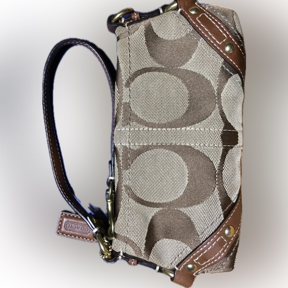 Coach Soho Signature Wristlet Mini Shoulder Bag Purse Wallet EUC - Picture 4 of 11